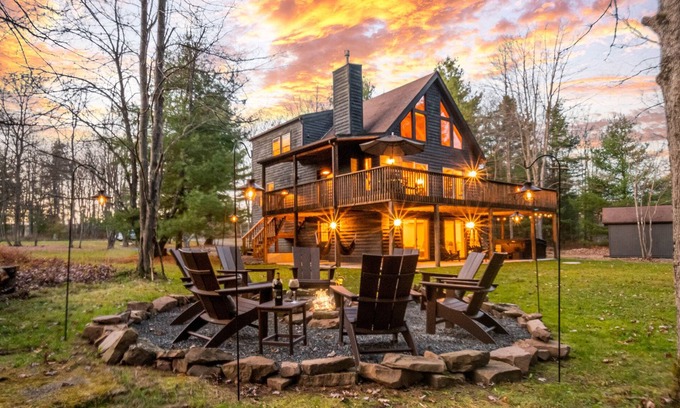 North Glade Hills House | Woodhaven | Dock Slip, Pool Table, Firepit!