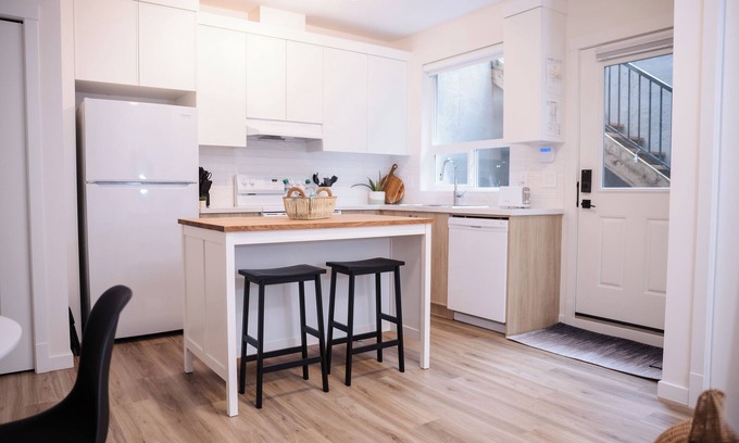 Maple Ridge House | Woodland Retreat - Family Friendly 1 Br Suite