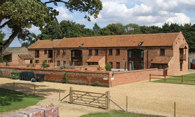 Sculthorpe House | Woodpecker Barn, Sleeps 8 (4 Bedrooms)