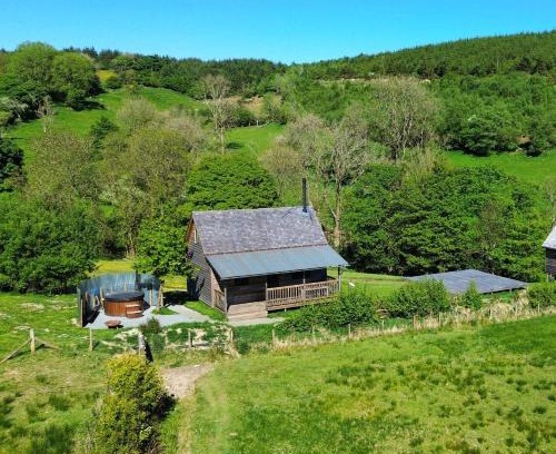 Llandrindod Wells Ski Chalet | Woolly Wood Cabins - Bryn