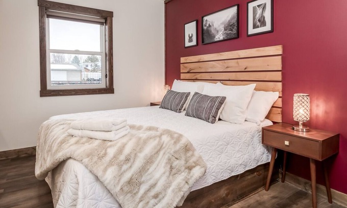 Prescott Hotel | Work & Dine | Free Parking | Simple Comfort