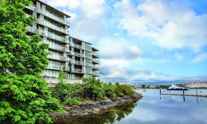 Inner Harbour Resort | World renowned under your feet !