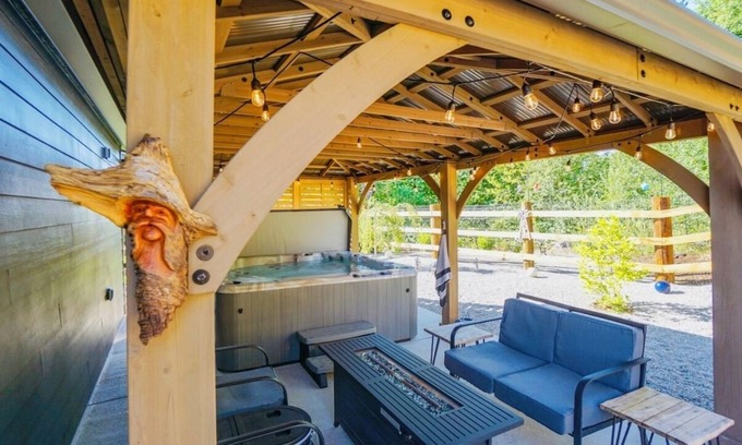 Yacolt House | WOW Hidden Meadows Retreat - Private Hot Tub