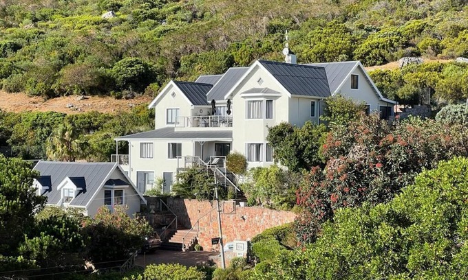 Clovelly Villa | Wow! Lovely large Luxury Villa - perfect for large group