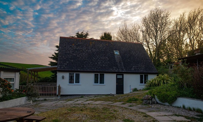 Torpoint House | Wringford Cottage Sleeps 6 (3 Bedrooms)