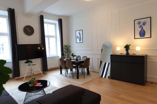Wahring Apartment | Wunderschöne Altbau-Stil Wohnung