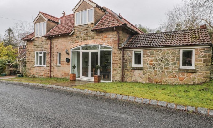 Staintondale House | Wyke Lodge Cottage