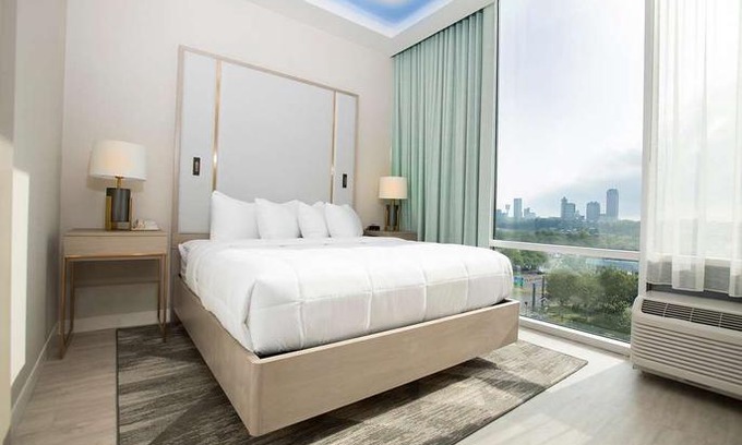 Downtown Niagara Falls Hotel | Wyndham Garden at Niagara Falls