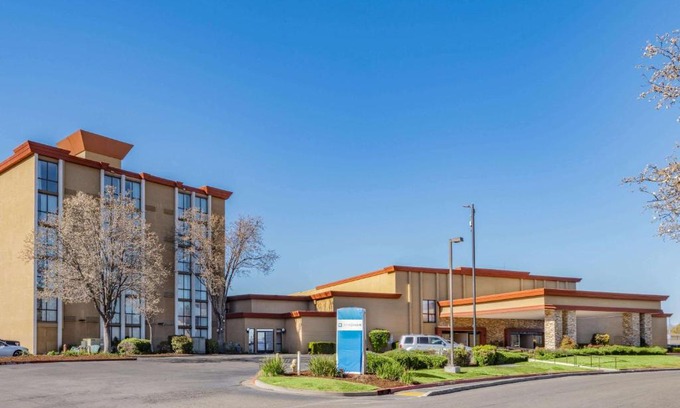 Foothill Farms Hotel | Wyndham Sacramento