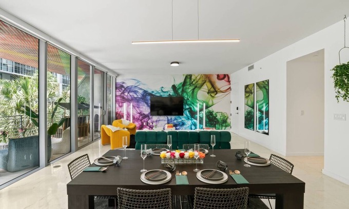 Wynwood Art District Condo | Wynwood Vibes | FREE Parking |Balcony Views | Rooftop