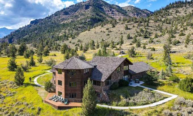 Meeteetse House | Wyoming Retreat on Wood River: Hike & Fly Fish!