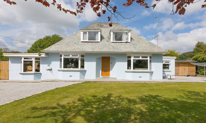 Mabe Cottage | WYVERN, pet friendly, with a garden in Penryn