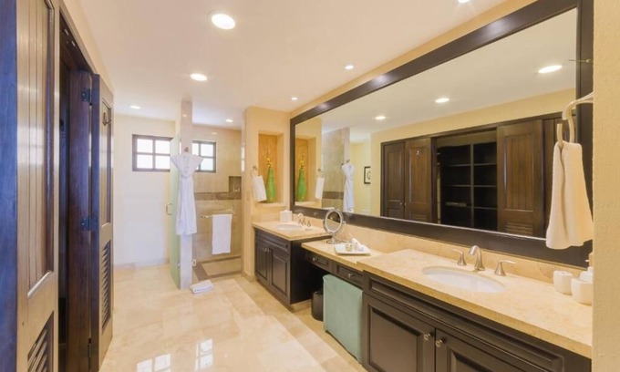 Conchas Chinas Resort | Xmas at Garza Blanca: 2-bdrm Beachfront suite in Puerto Vallarta resort.Sleeps 6
