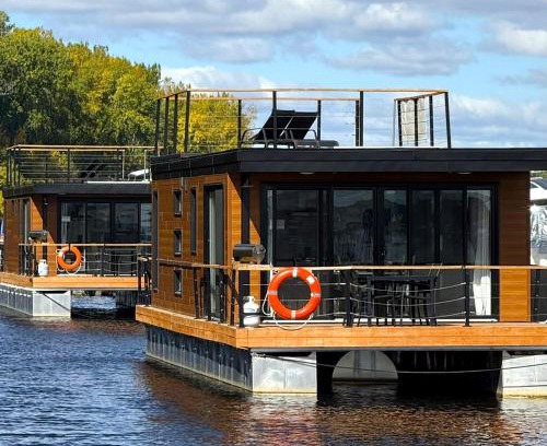 Mauricie Boat Rental | Yacht Club de Trois-Rivières 2 - Maison flottante