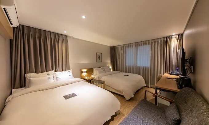 Chungmu Hotel | Yaja Tongyeong Ferry Teomineoljeom