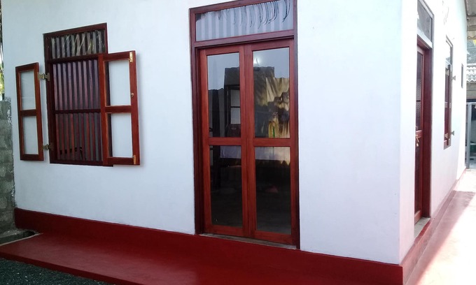 Ambalangoda Villa | Yasmin Paradise Beach House Right On The Beach Free Wi-fi