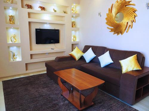 Bishkek Apartment | Yellow apartment in the center of Bishkek