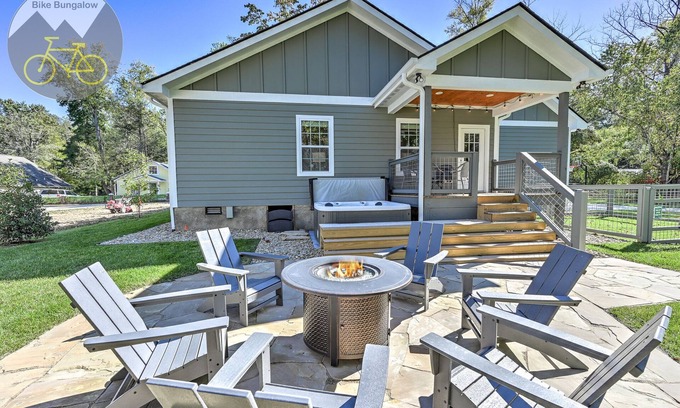 Hendersonville House | Yellow Bike Bungalow-Block from Bike Trail-Fireplace- Dog Friendly