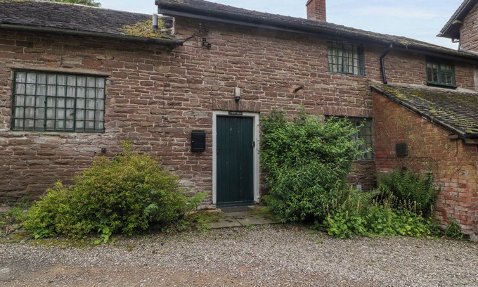 Docklow Cottage | YEW TREE COTTAGE, pet friendly, with open fire in Leominster