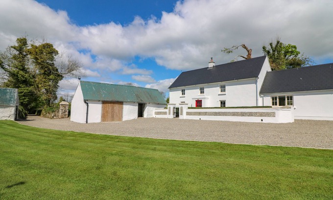 Ballindaggan House | YEW TREE HOUSE, pet friendly in Enniscorthy, County Wexford