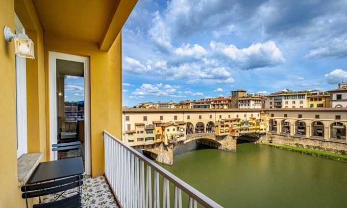 San Niccolo Apartment | YiD Balcony on Pontevecchio View