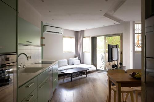 Kerem HaTeimanim Apartment | Yona perfect studio by TLV2RENT