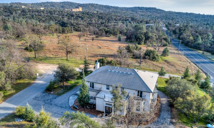 Oakhurst House | Yosemite South Presidential Palace