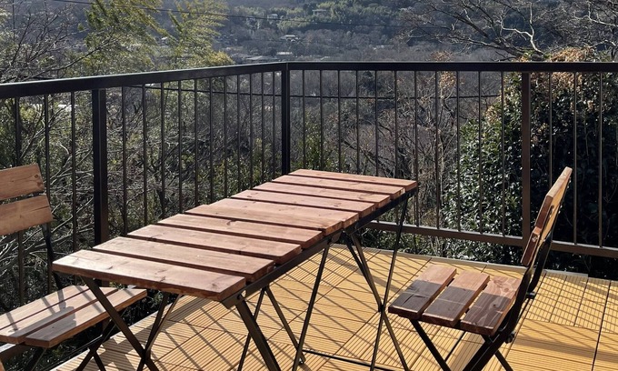 Ito House | You can also have a private villa BBQ surrounded b - Smart House Forest Hills / Ito Shizuoka