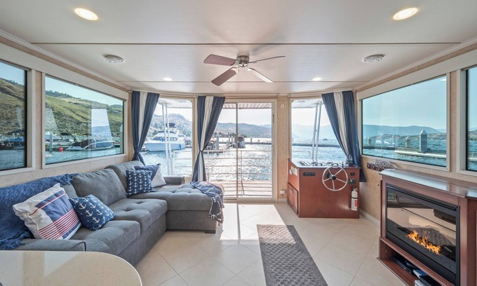 Chelan Boat Rental | You can't beat these views w/this unique houseboat ON Lake Chelan