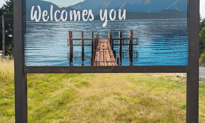 Te Anau House | You deserve the comfort, warmth & style of this clean family house.