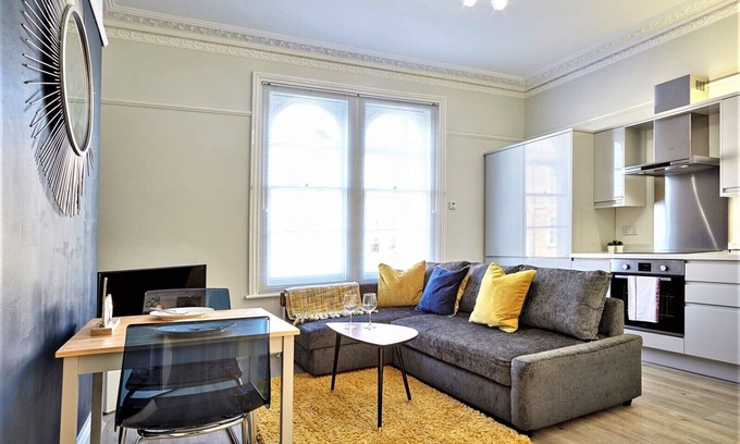 Clifton Villa | Your Apartment | Bristol The Sunningdale - No.2
