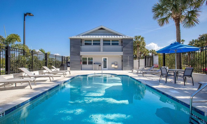 Indian Shores Hotel | Your Beach Adventure Awaits! Near Smugglers Cove Adventure Golf, Beach Access, Pool, Golf