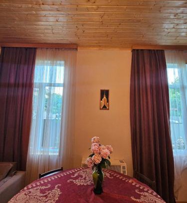 Ambrolauri House | Your corner in Racha შენი კუთხე რაჭაში