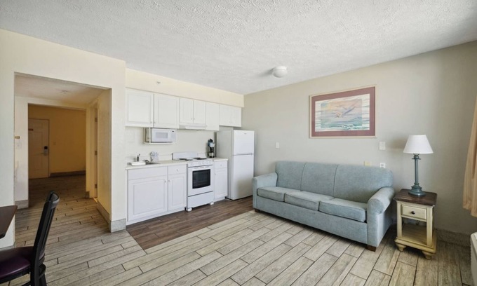 Panama City Beach Hotel | Your Home Away From Home! 2 Family-friendly Units w/Kitchenette, Free Parking