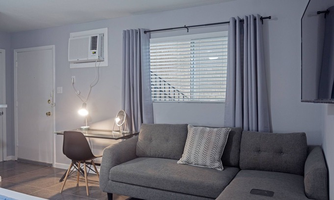 Montrose Apartment | Your Montrose Studios! Sleeps 58, 29BR/29BA/29PA ⭐️⭐️⭐️⭐️⭐️