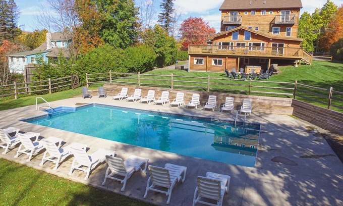 Tannersville House | *Your Own Lodge*