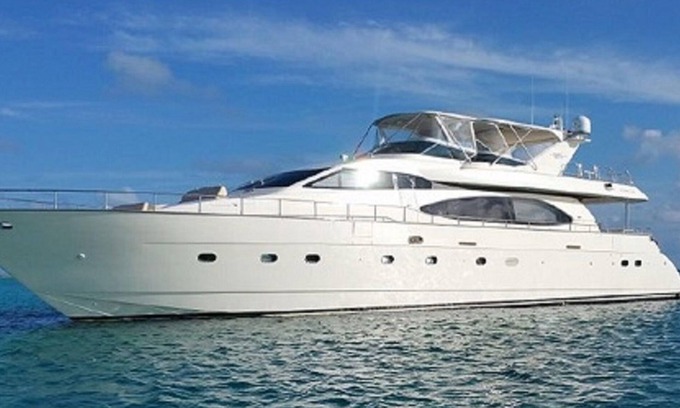 Puerto Juarez Boat Rental | Your own yacht in the mayan Riviera, for you to enjoy the