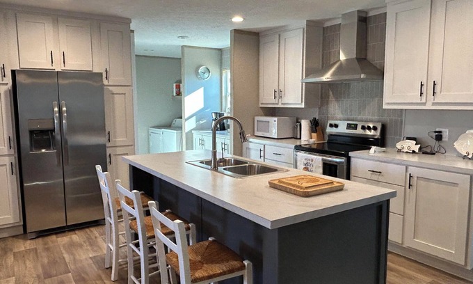 Negreet House | Your Toledo Bend Lakefront Home – Neighborhood Boat Launch Just Next Door