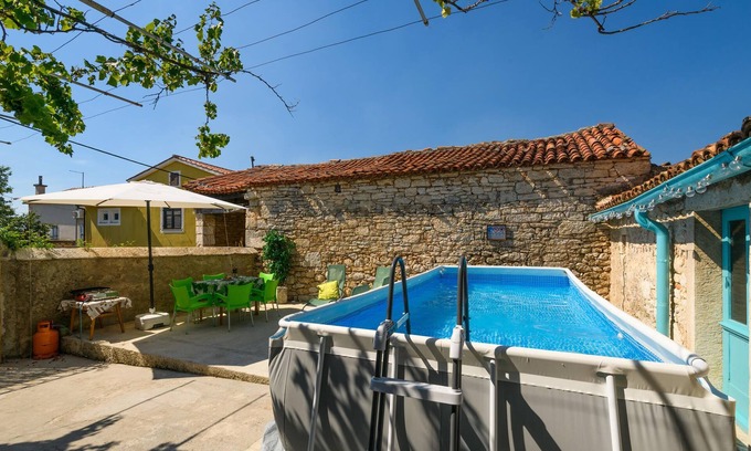 Puntera House | Your traditional house with swimming pool.