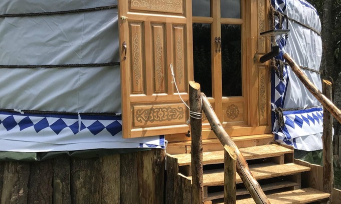 Saint-Antheme RV Rental | Yourte Supérieur 5 places