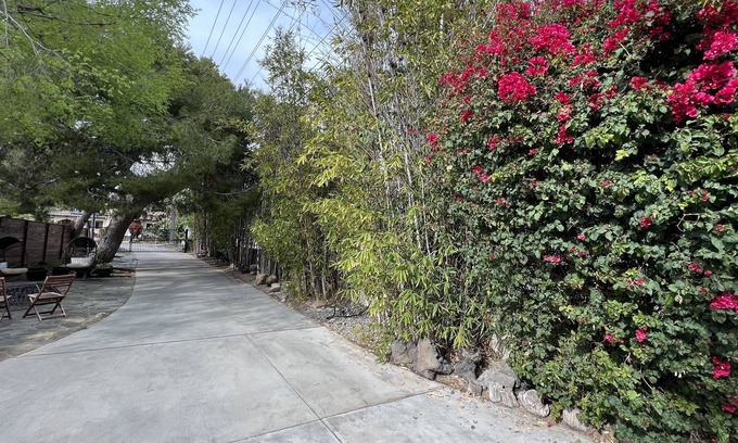 Verdugo Woodlands Apartment | Zen and Bright Private Studio