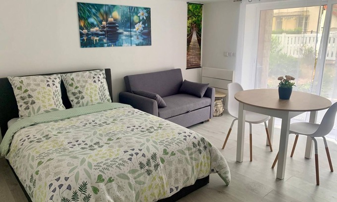 Villepinte Apartment | Zen, studio near Paris Roissy CDG Airport, Disneyland, Asterix, Exposition