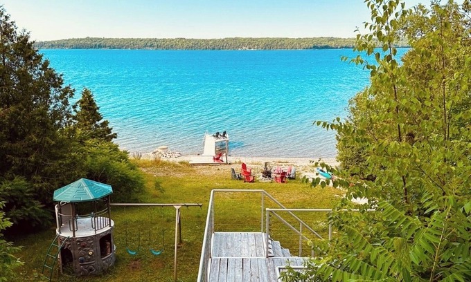 Georgian Bluffs Cottage | Zeta's Beachfront Cottage on Georgian Bay