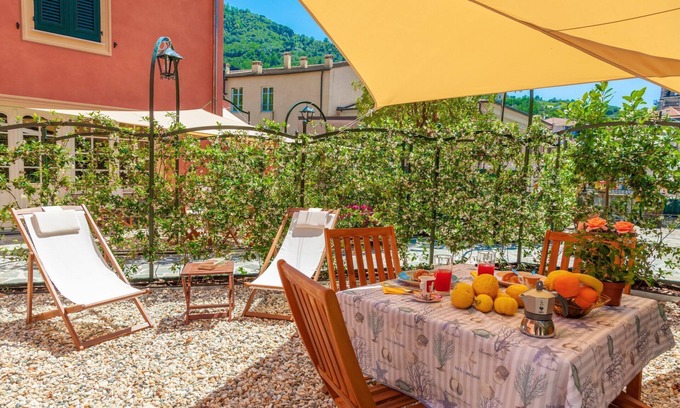 Levanto Apartment | Ziguela, apartment for 4, with garden, 200m from beach, in Levanto centre