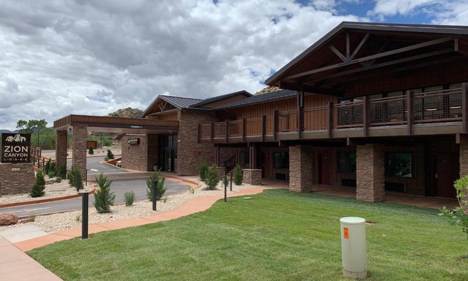 Zion National Park South Entrance Hotel | Zion Canyon Lodge