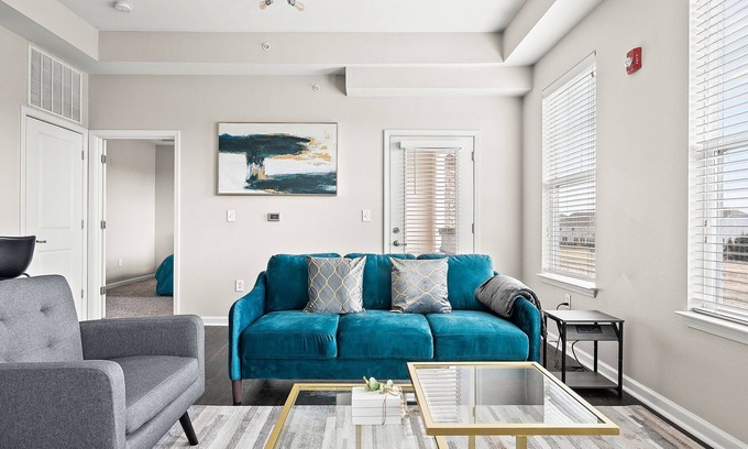 Zionsville Apartment | Ziva Luxe 2BR 2BA Near DT Indy