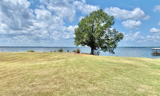 Negreet Apartment | Zoey’s Camp, RV hookup for additional sleeping, magnificent view near Pendleton!