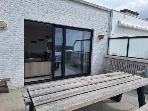 Heist Apartment | zonnig vernieuwd penthouse dicht bij het strand