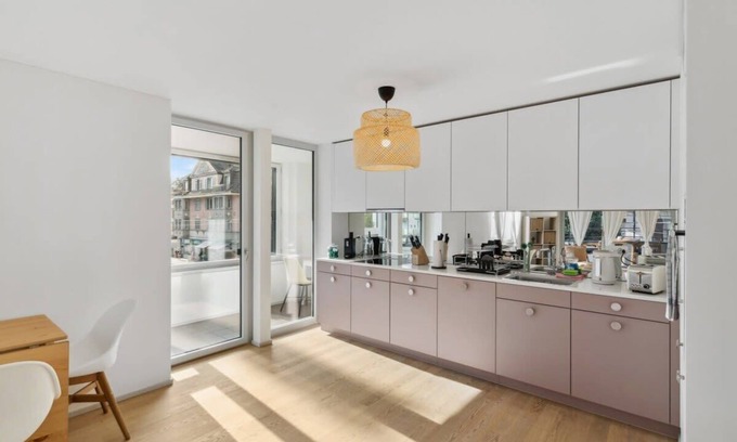 Hottingen Apartment | Zurich Flat: Central & Lake Convenience