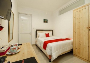 RedDoorz Syariah Plus Near Pancoran 2